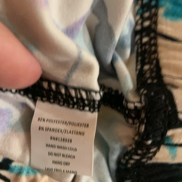 BUNDLE OF 4 Pairs of Floral and Paisley Leggings Size M NWT gifted - Picture 8 of 14